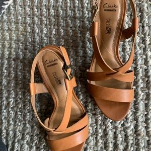 Tan leather Clark’s sandals
